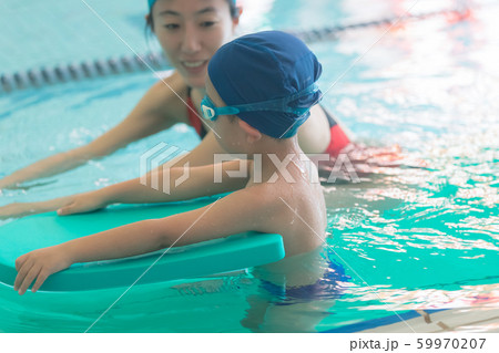 In the pool 59970207