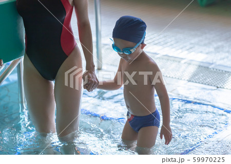 In the pool 59970225