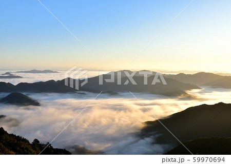 岩屋山の雲海 岩屋山の雲海 59970694