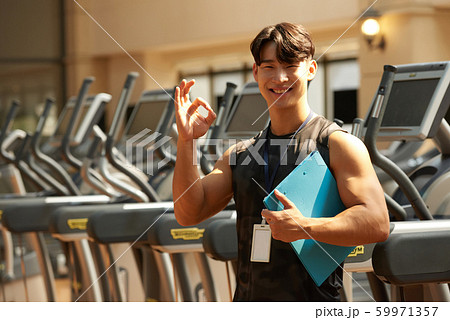 男性　スポーツジム　入会 59971357