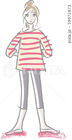 ボーダーTシャツを着て立っている女性 59972873