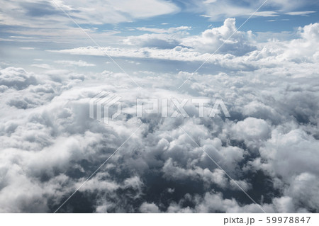 奥行きと立体感のあるドラマティックな雲 奥行きと立体感のあるドラマティックな雲 59978847