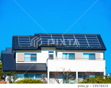 青空と再エネ住宅 59978929