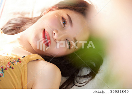 女子旅 リゾート 春夏の写真素材