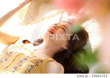 女子旅　リゾート　春夏 59981354