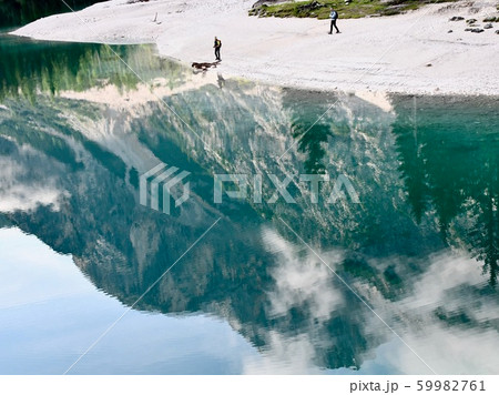 ブライエス湖　ドロミテ地方 59982761