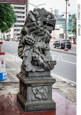 A lion statue on street 59987185