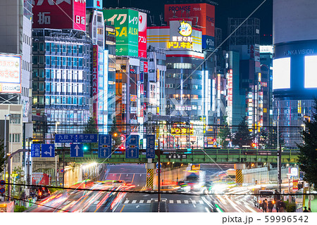新宿大ガード 夜の街並み風景 東京都新宿区西新宿 の写真素材