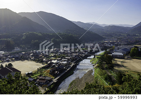 朝日が差し込む津和野の市街　島根県鹿足郡津和野町 59996993