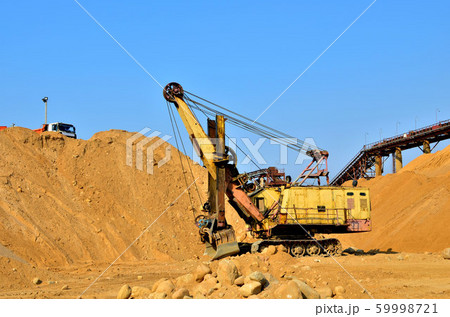 Quarry excavator loading sand or into dump truckQuarry excavator loading sand or into dump truck Quarry excavator loading sand or into dump truckQuarry excavator loading sand or into dump truck 59998721