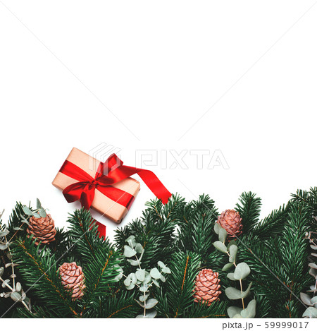 Gift in paper wrapping 59999017