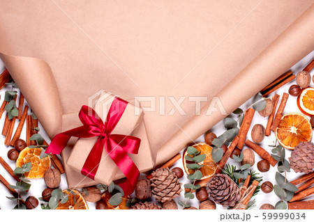 Gifts on paper scroll Gifts on paper scroll 59999034