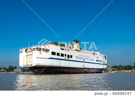 バングラデシュ・船の墓場 60006247