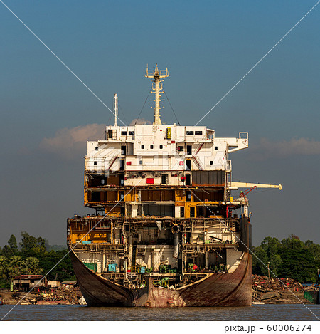 バングラデシュ・船の墓場 60006274