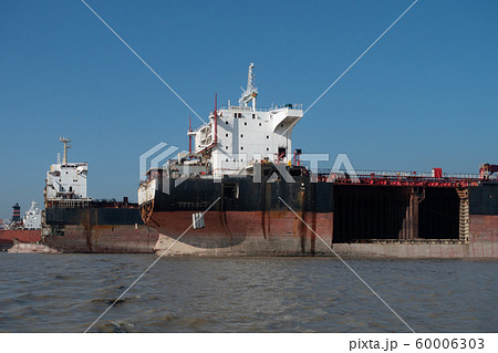 バングラデシュ・船の墓場 60006303