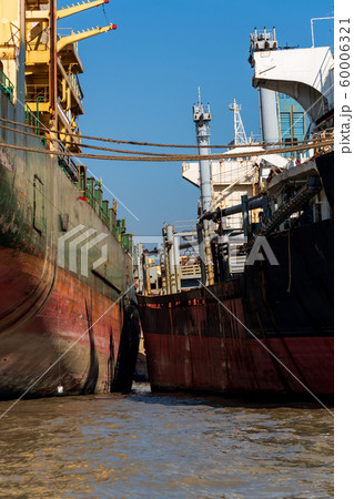 バングラデシュ・船の墓場 バングラデシュ・船の墓場 60006321