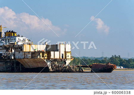 バングラデシュ・船の墓場 60006338