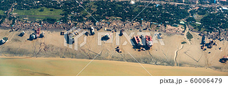 バングラデシュ・船の解体作業場　空撮 60006479