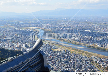 金華山から眺めた長良川・金華橋(岐阜県岐阜市) 金華山から眺めた長良川・金華橋(岐阜県岐阜市) 60007737