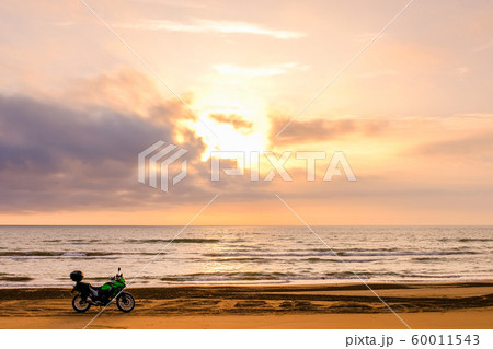 千里浜なぎさドライブウェイ （夕景） 60011543