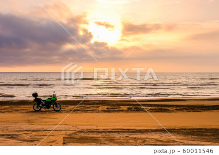 千里浜なぎさドライブウェイ （夕景） 60011546