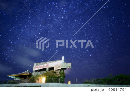 【沖縄県】エメラルドの海を見る展望台から見える星空 60014794