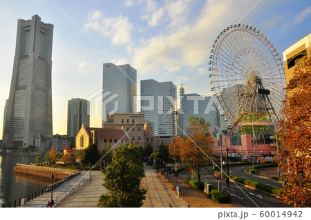 横浜みなとみらい２１の町並み ランドマークタワーとクイーンズスクエア横浜の写真素材