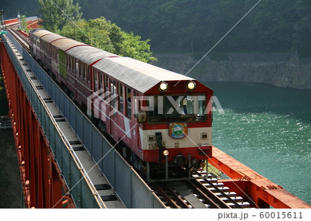 大井川の秘境　大井川鐵道　奥大井湖上駅の風景 60015611