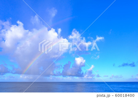 沖縄・海上の虹 60018400