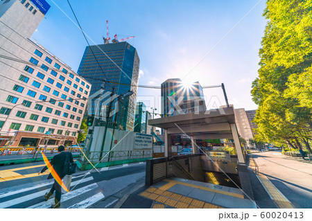 日本の東京都市景観 「虎ノ門」の交差点や虎ノ門駅前の再開発、地下の歩道建設などを望む 日本の東京都市景観 「虎ノ門」の交差点や虎ノ門駅前の再開発、地下の歩道建設などを望む 60020413