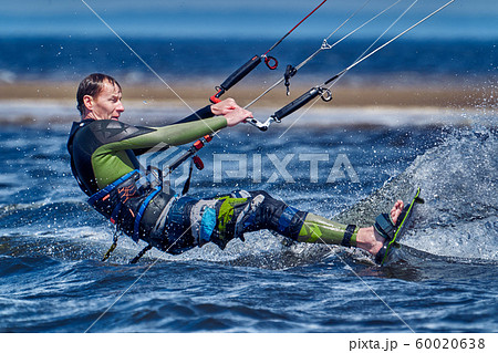 A male kiter slides on the surface of the water. 60020638