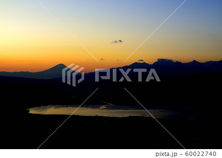 朝焼けの高ボッチ高原からの富士山 朝焼けの高ボッチ高原からの富士山 60022740
