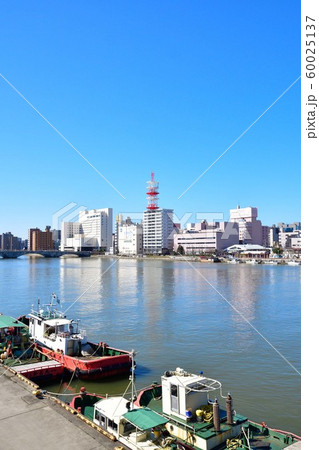 新潟市街の街並み（新潟県） 60025137