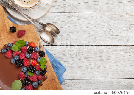 Cheesecake with berries and chocolate Cheesecake with berries and chocolate 60026150