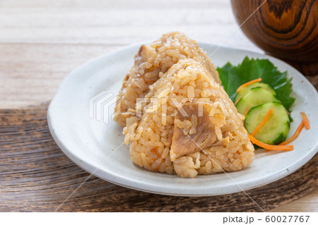 豚炊き込みご飯のおにぎり 60027767