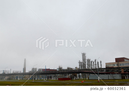 Oil refinery, petrochemical plant, in cloudy Oil refinery, petrochemical plant, in cloudy 60032361