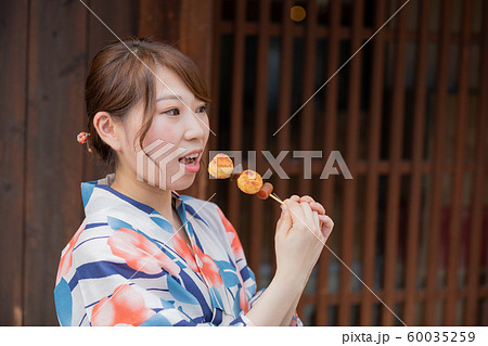 犬山　城下町　浴衣　女性　食べ歩き 60035259