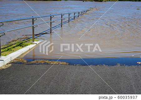 台風19号通過後 60035937