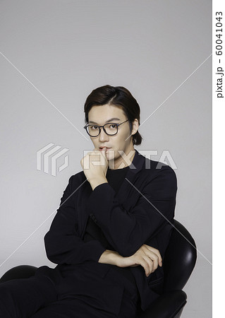 Close-up portrait of attractive young asian man, single man's lifestyle 373 Close-up portrait of attractive young asian man, single man's lifestyle 373 60041043