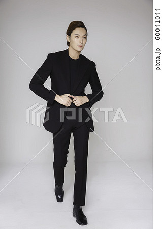 Close-up portrait of attractive young asian man, single man's lifestyle 362 Close-up portrait of attractive young asian man, single man's lifestyle 362 60041044