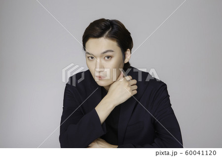 Close-up portrait of attractive young asian man, single man's lifestyle 343 Close-up portrait of attractive young asian man, single man's lifestyle 343 60041120
