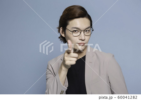 Close-up portrait of attractive young asian man, single man's lifestyle 272 Close-up portrait of attractive young asian man, single man's lifestyle 272 60041282
