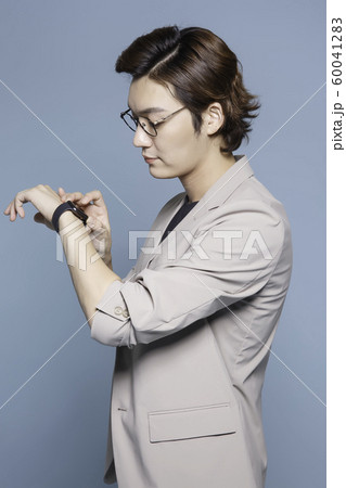 Close-up portrait of attractive young asian man, single man's lifestyle 268 60041283