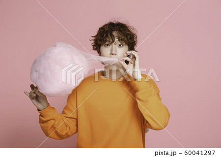 Close-up portrait of attractive young asian man, single man's lifestyle 138 60041297