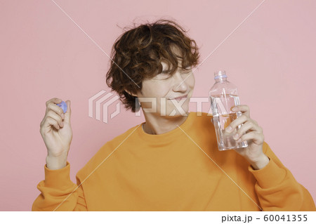 Close-up portrait of attractive young asian man, single man's lifestyle 184 60041355