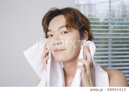 Close-up portrait of attractive young asian man, single man's lifestyle 004 Close-up portrait of attractive young asian man, single man's lifestyle 004 60041413