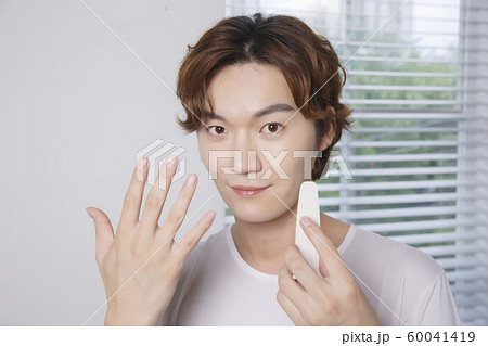 Close-up portrait of attractive young asian man, single man's lifestyle 080 Close-up portrait of attractive young asian man, single man's lifestyle 080 60041419