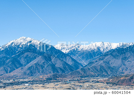 大町市・鷹狩山から望む秋の蓮華岳・赤沢岳・鳴沢岳・岩小屋沢岳 （左から） 60041504