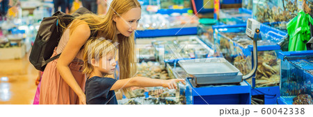 Mom and son in the Korean market. Raw seafood at Noryangjin Fisheries Wholesale Market in Seoul 60042338