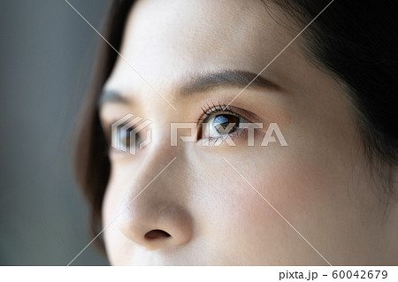 目　瞳　女性　パーツ 60042679